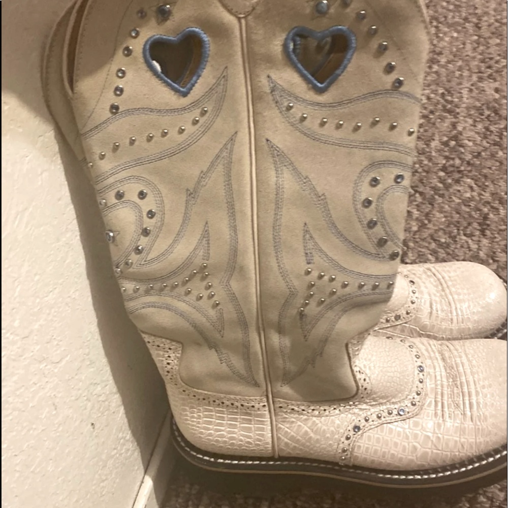 Ariat boots used but in good condition